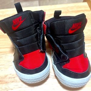 JORDAN 1 CRIB BOOTIE black/res
